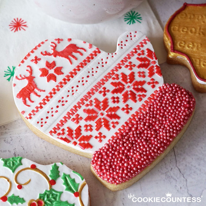 Decorating cookies using parchment paper